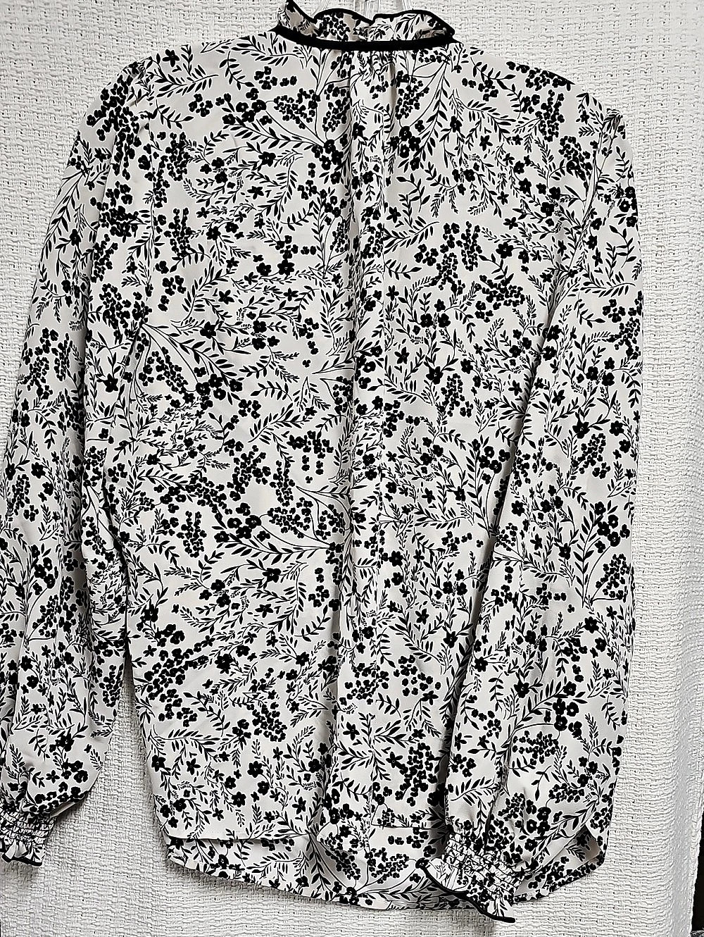 LOFT Floral Blouse in White & Black Size Small Like New